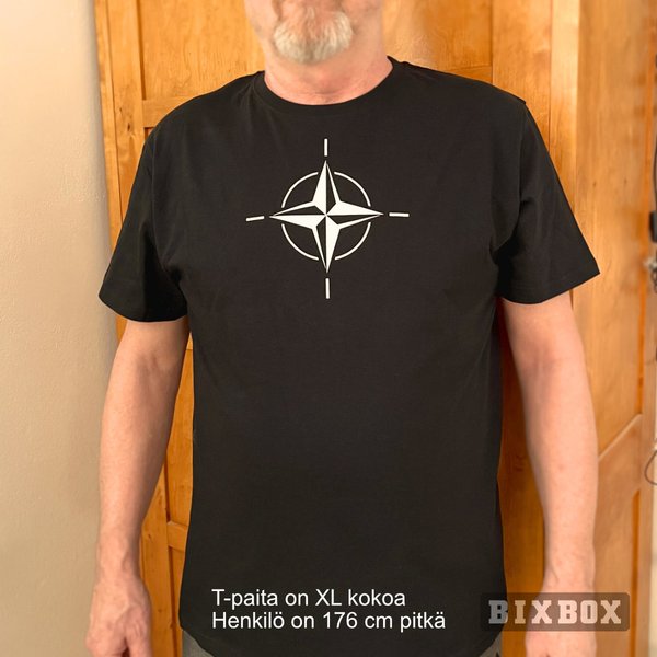 NATO kompassi, miesten t-paita, musta