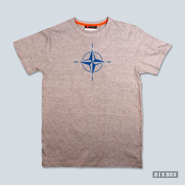 Miesten harmaa t-paita, sininen NATO kompassikuvio